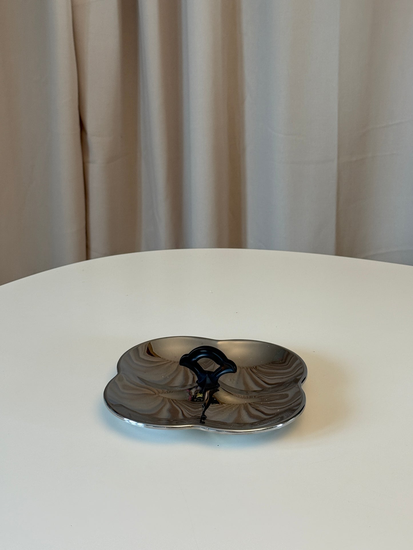 Stålfad med 4 inddelinger og håndtag