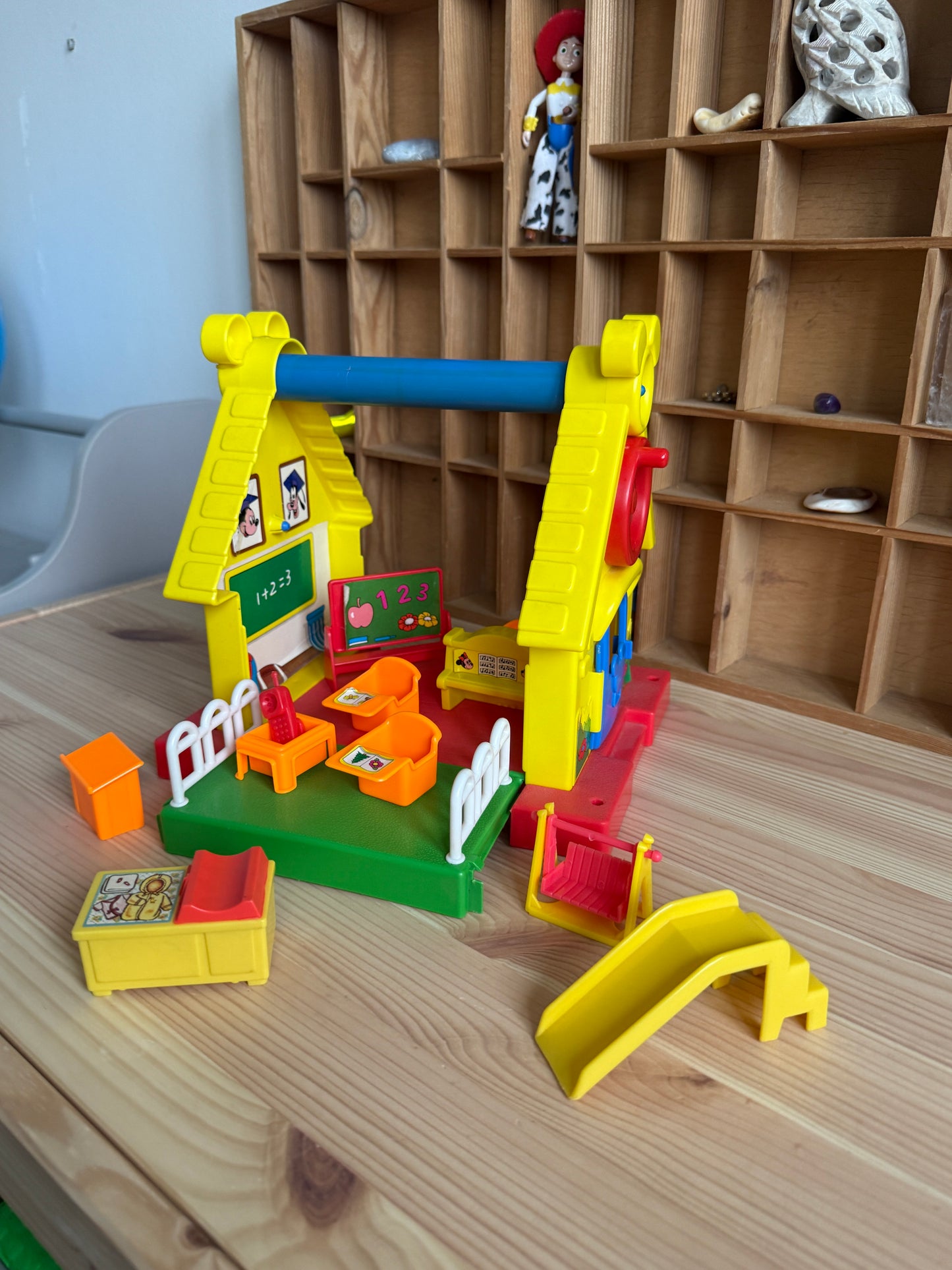 Mickys skole legehus – Disney legetøj & fantasileg