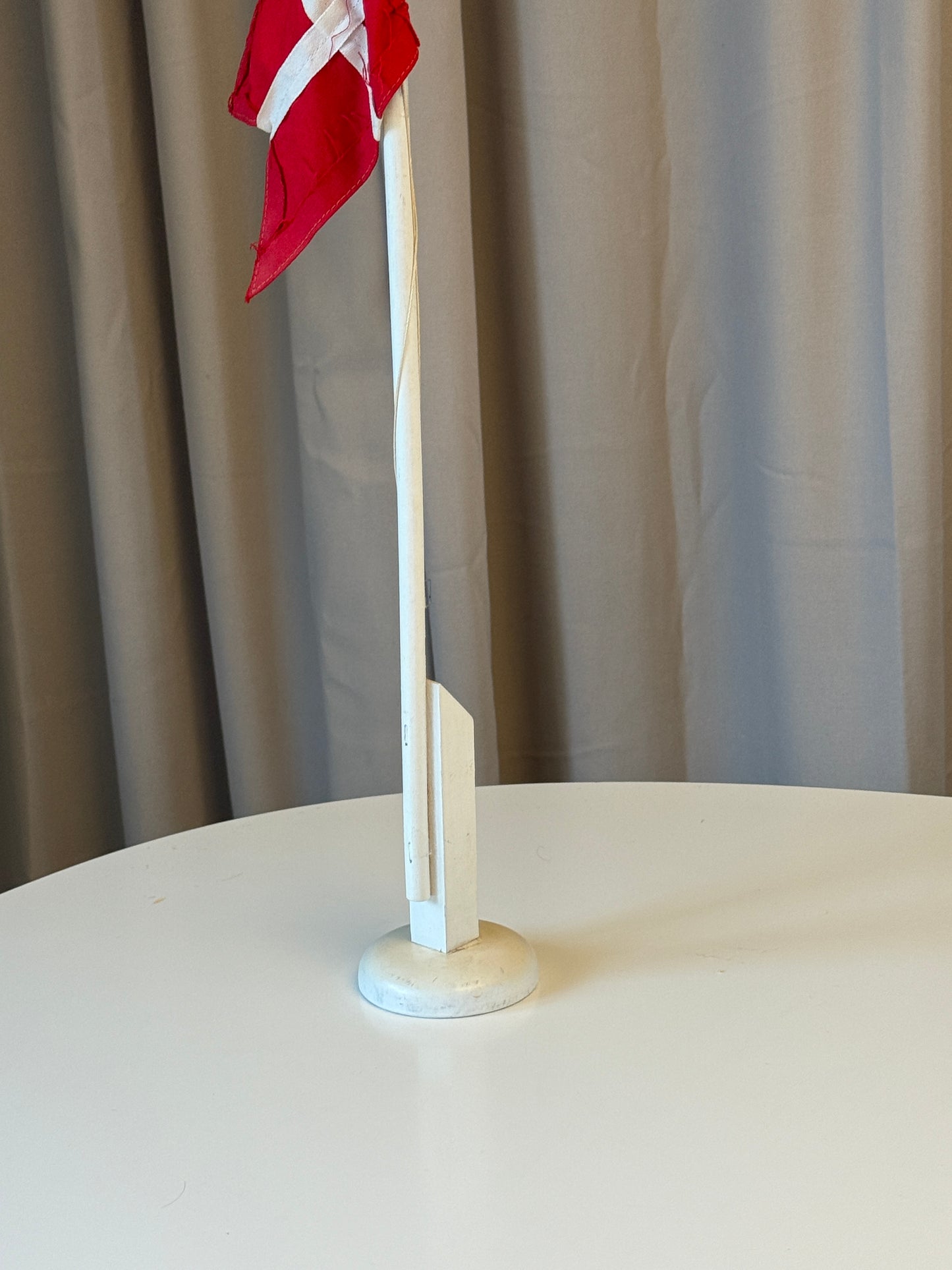 Bordflag med Dannebrog – dansk borddekoration