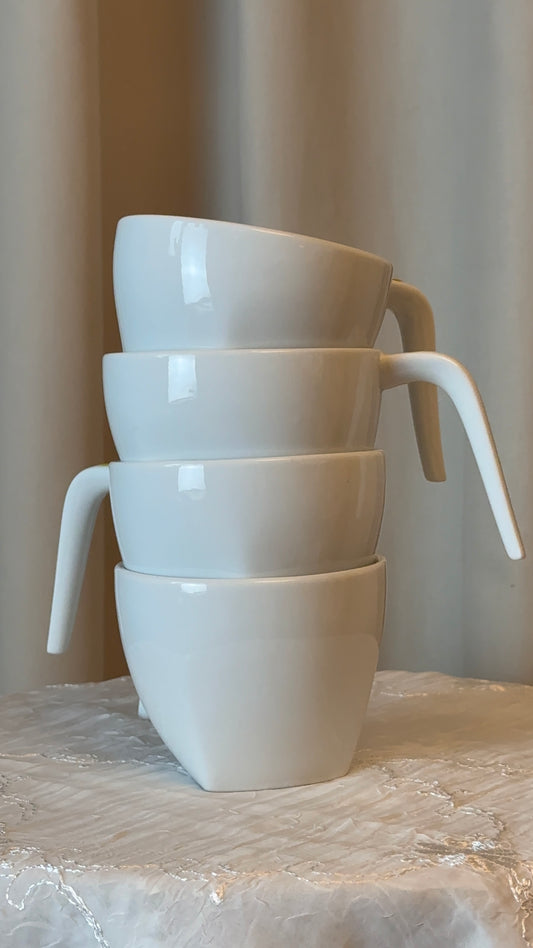 Hvid porcelænskop med lang hank