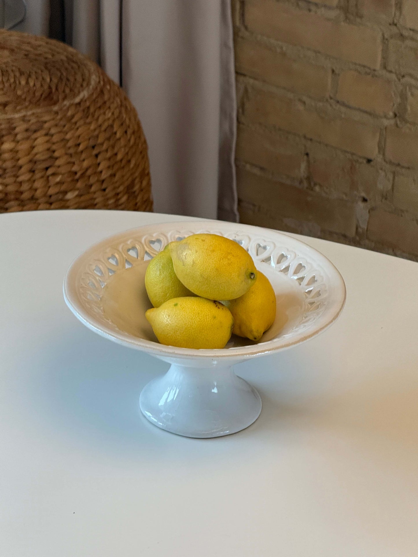Porcelænsskål på piedestal