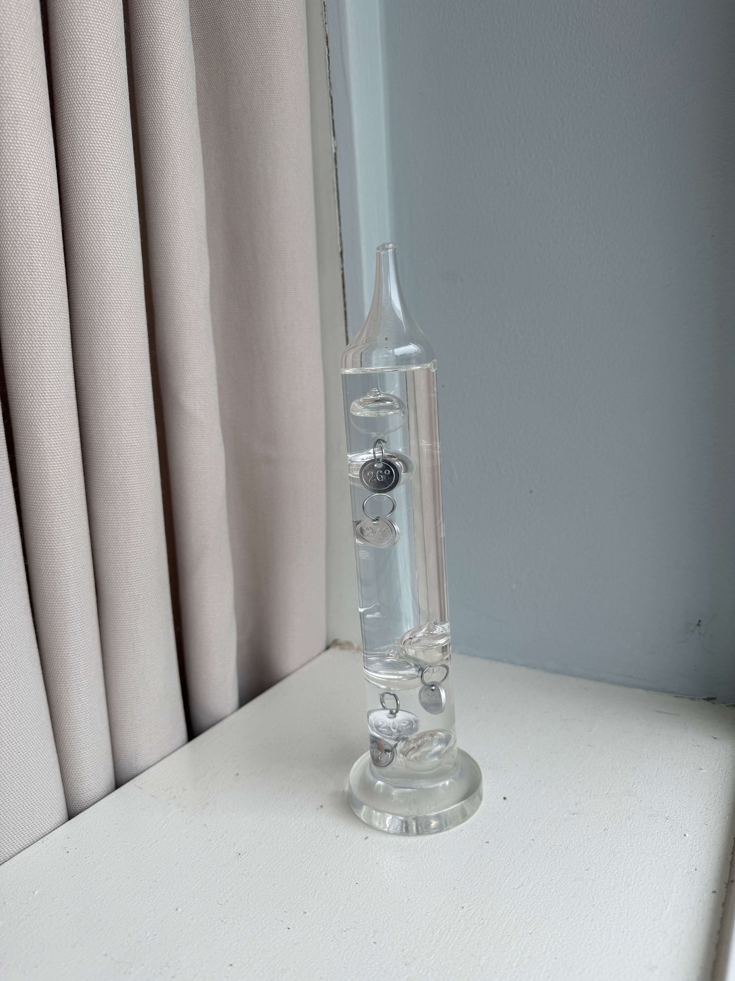 Magnetisk pyntegenstand med vand