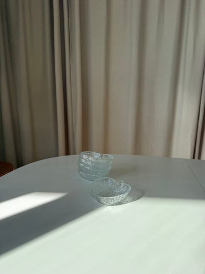 Glasskåle formet som æbler