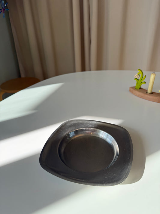 Børnetallerken i stål med kaninmotiv – Blåmst Børn