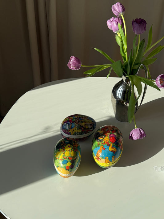 Assorterede påskeæg med retro design