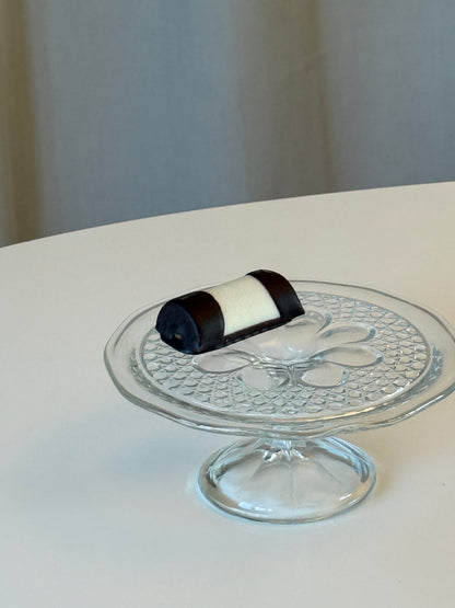 Glas kagefad på piedestal