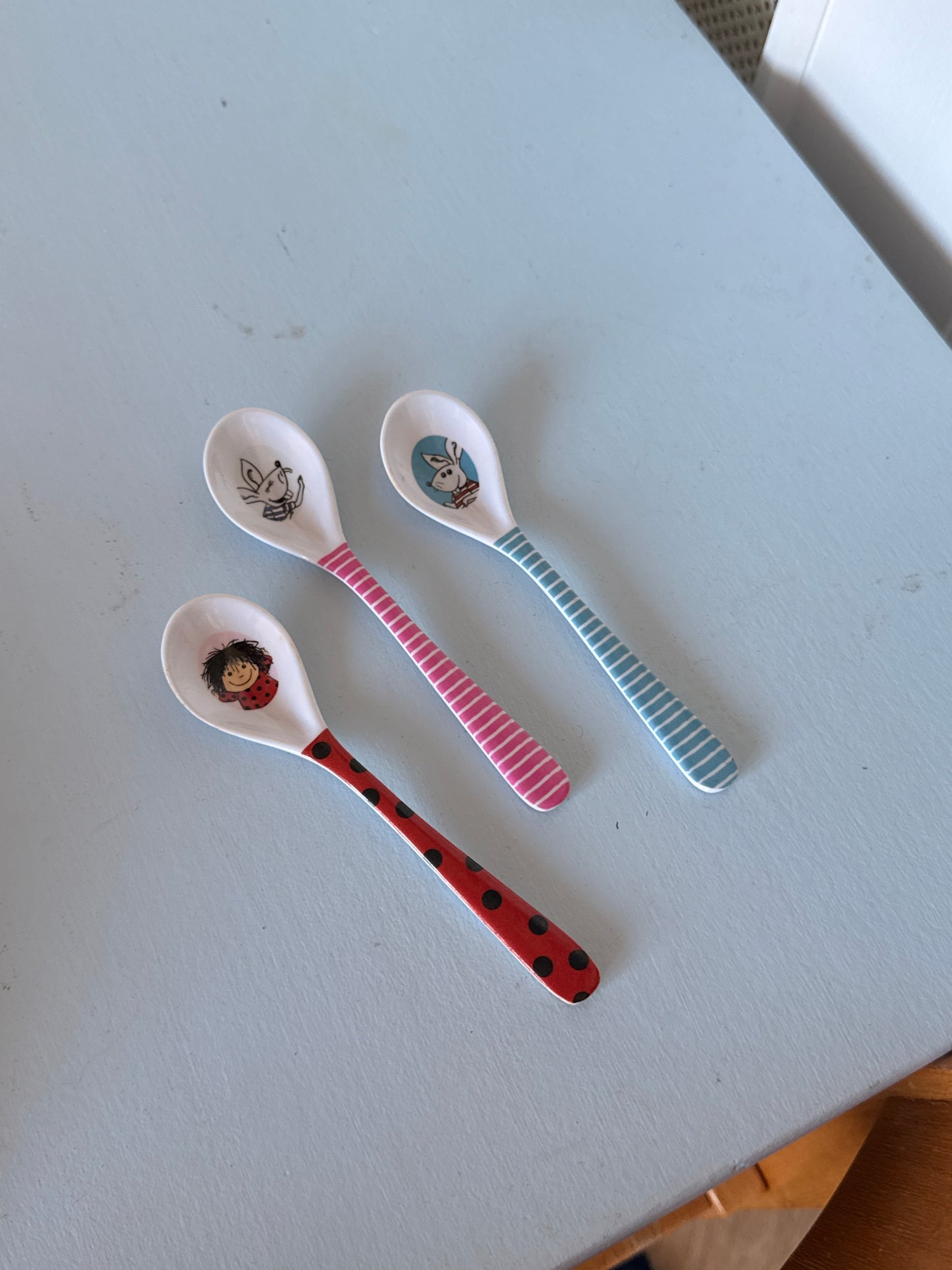Plastikskeer med Cirkeline figurer – børneservice