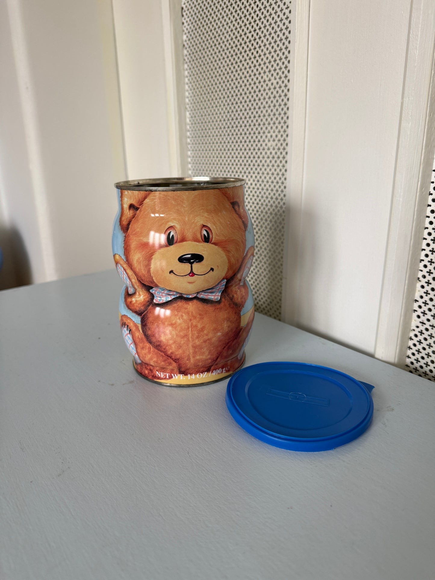 Metal dåse med bamsemotiv – opbevaring