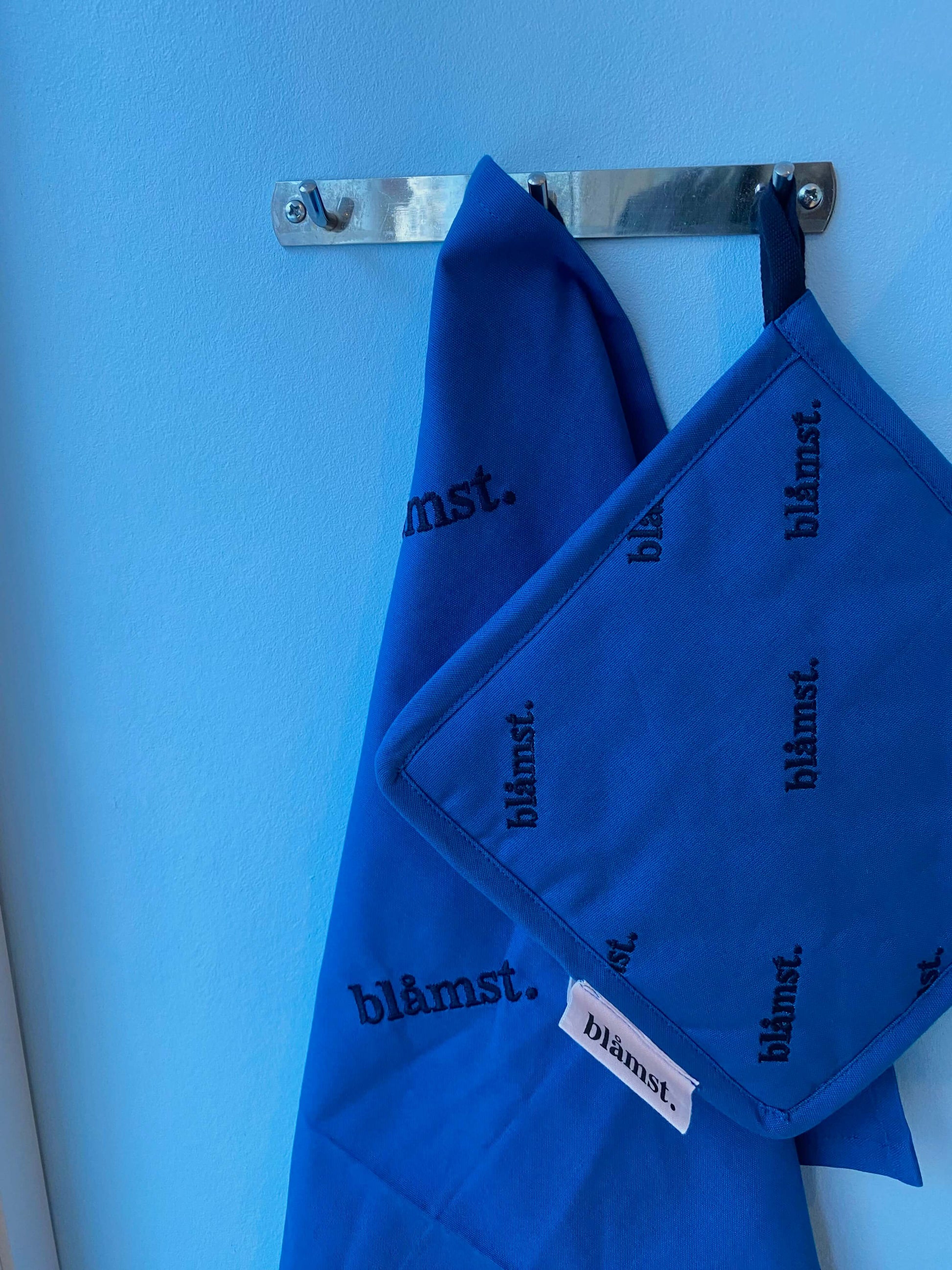 Blåmst viskestykke i klassisk blå nuance – stilfuldt, funktionelt og holdbart til daglig brug.