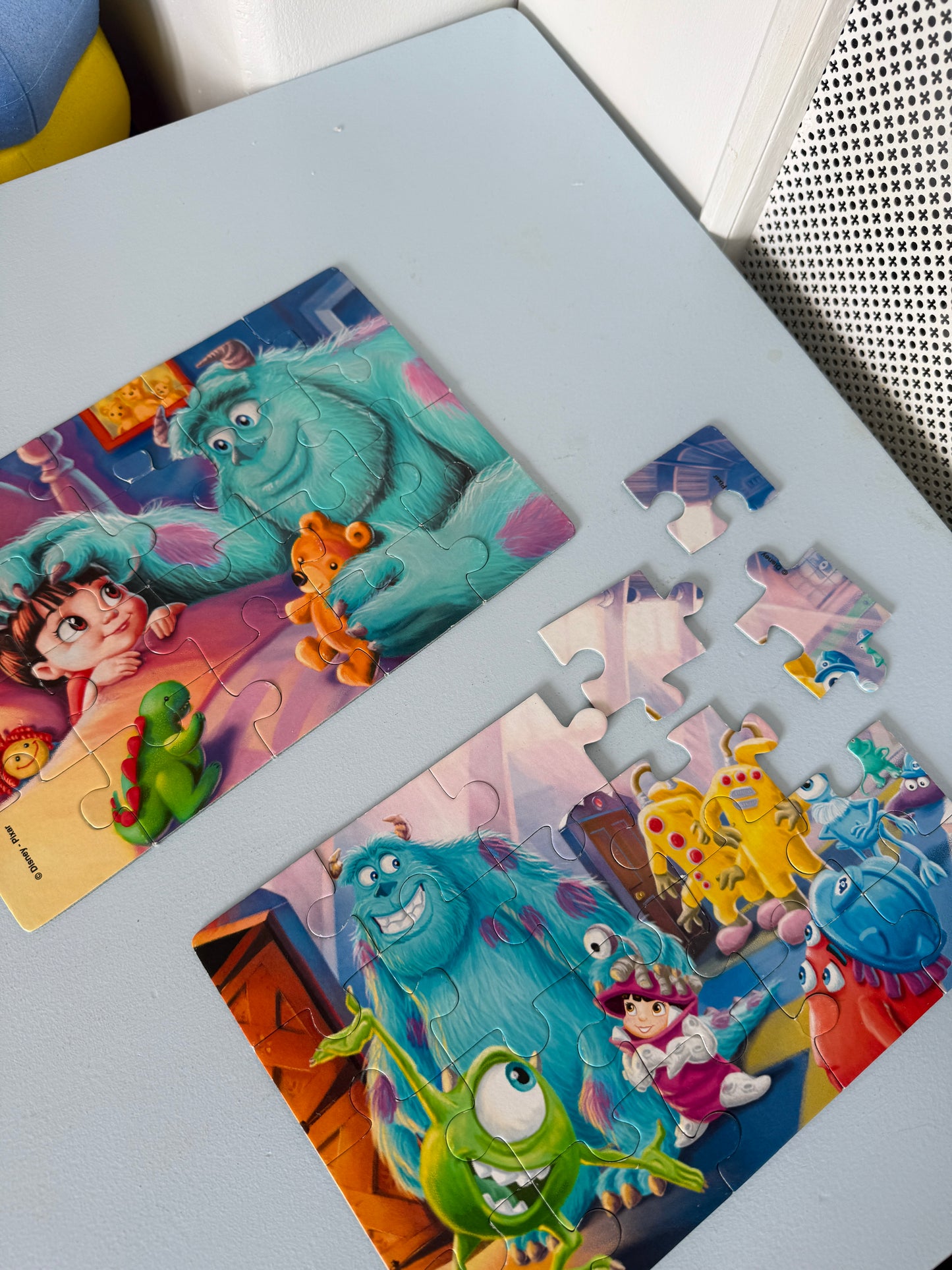 Monsters Inc 2-i-1 puslespil med 20 brikker