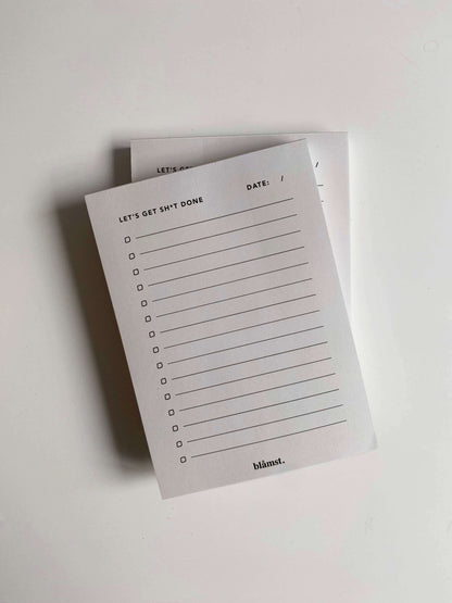 Hvidfarvet To-Do Blok – Elegant design til praktisk og overskuelig planlægning.